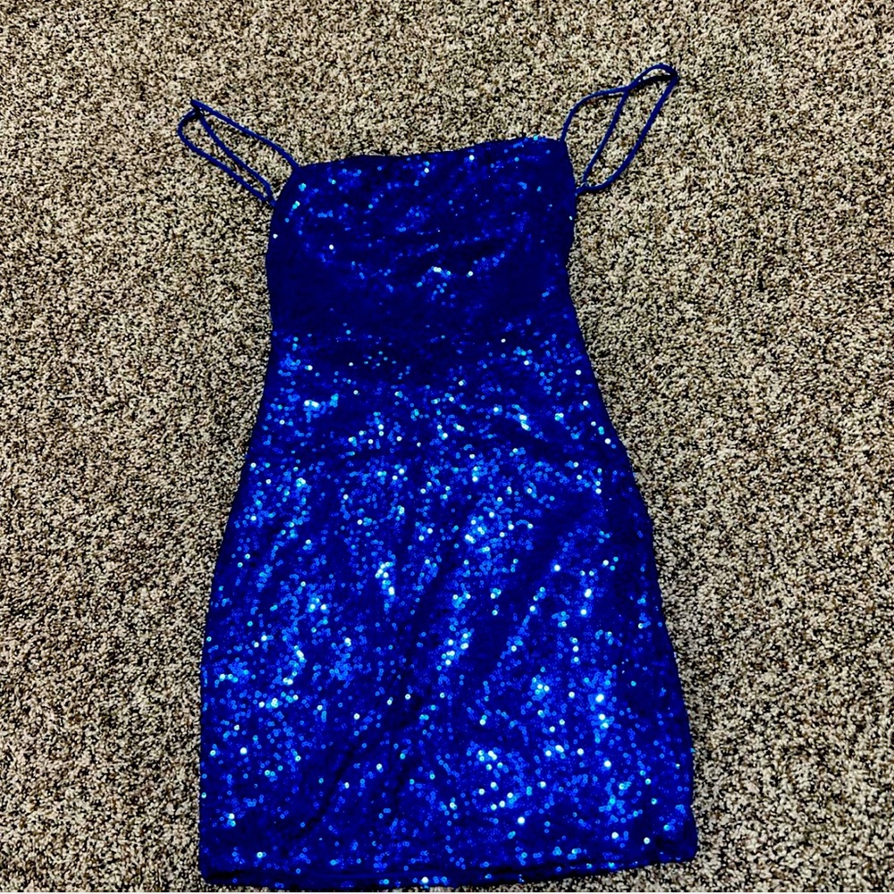 Small, blue, backless sequin bodycon dress